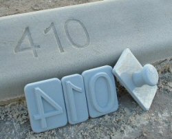 Concrete landscape curb addditives